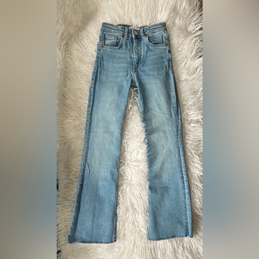 Zara High Rise Cropped Flared Jeans (US 2)